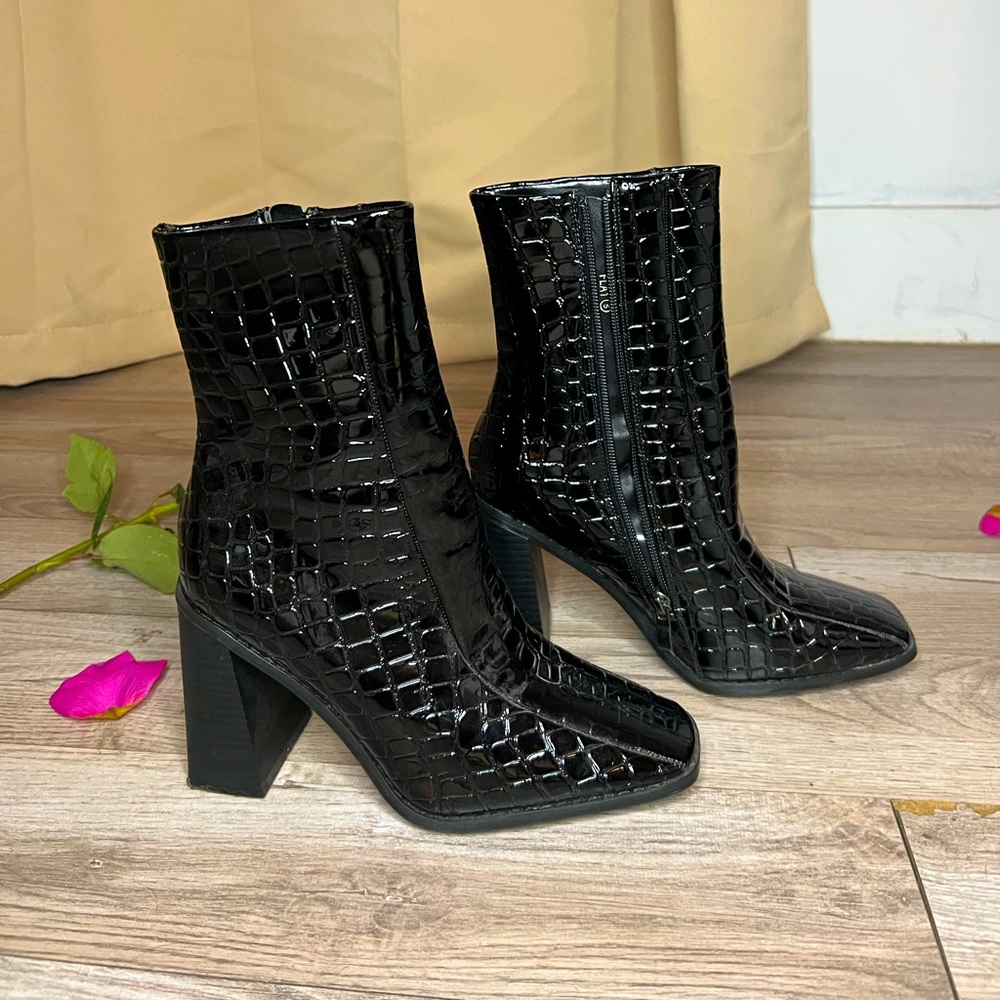 CROC BOOTIES - BLACK
